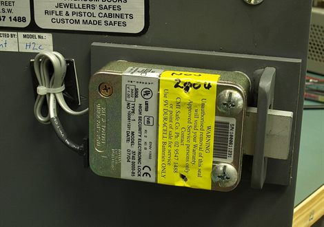 Revisión del cierre de una caja fuerte